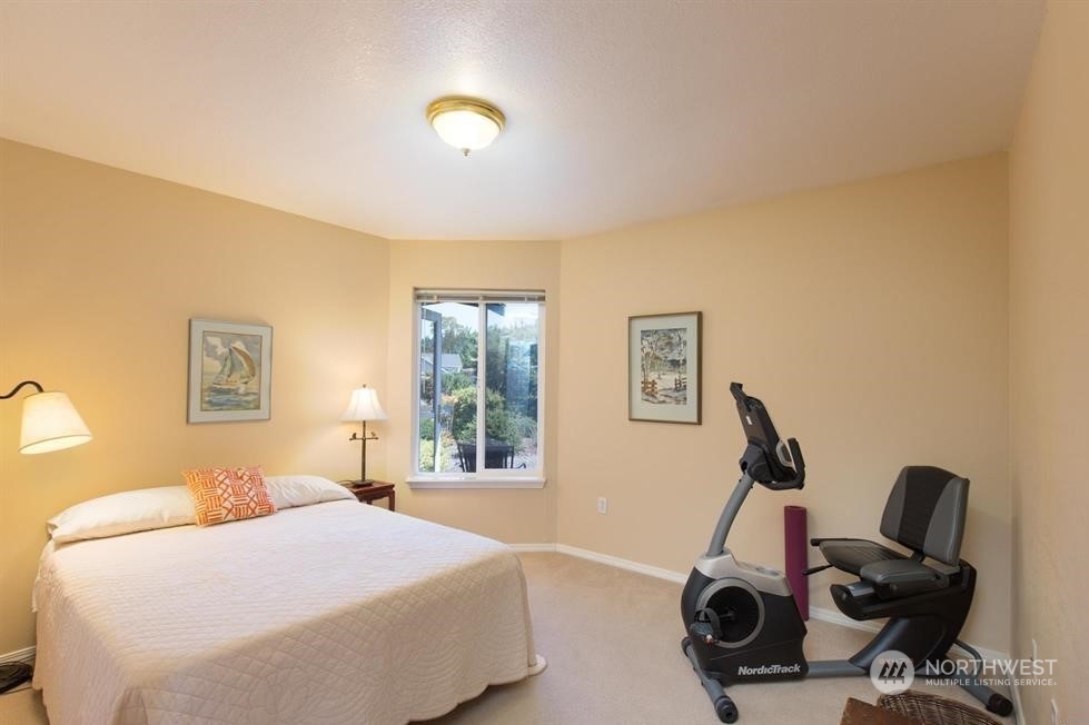 41 Onyx Lane Sequim, WA 98382 - Photo 28 of 40 a bedroom with a bed and a window