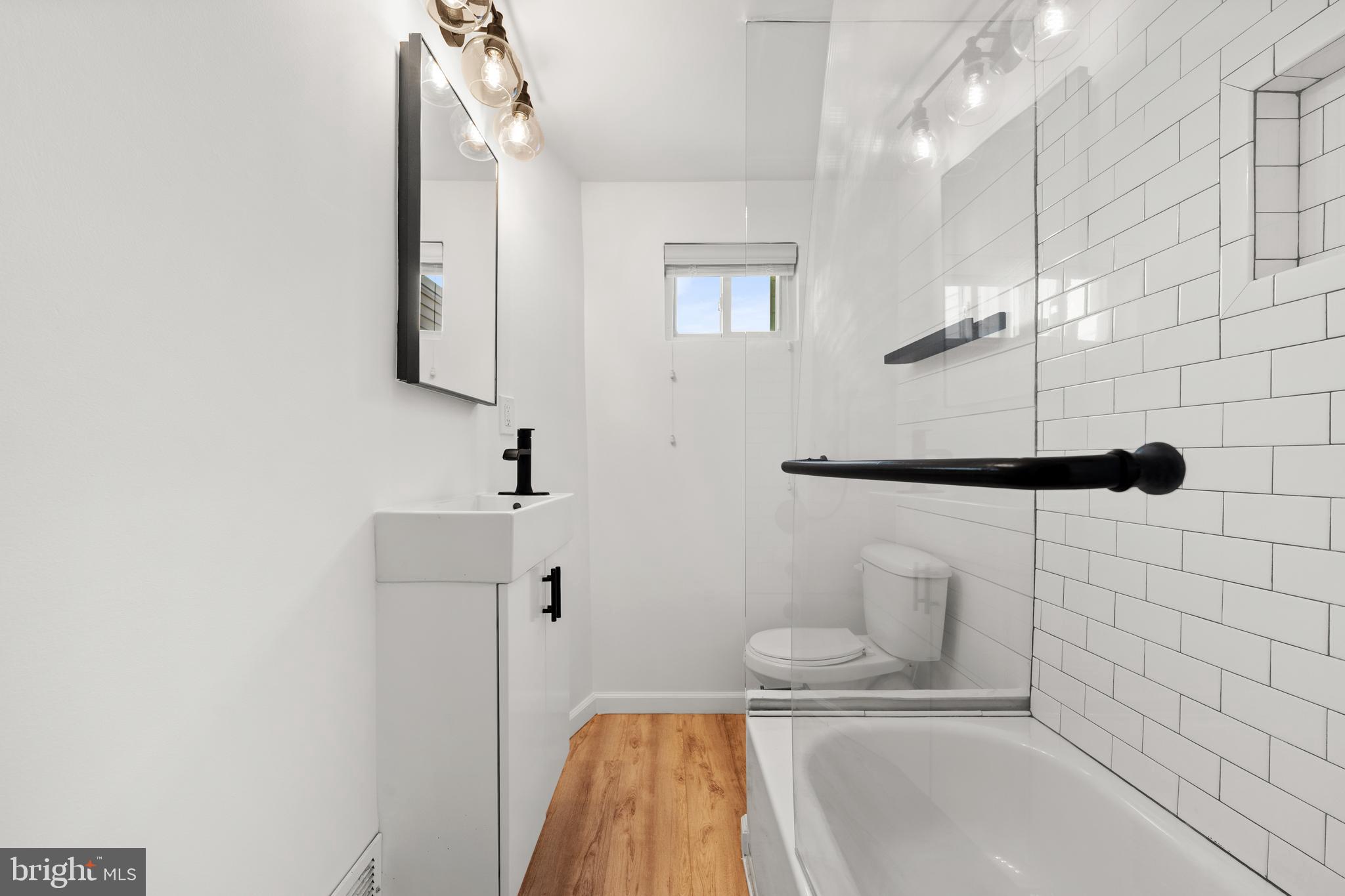 149 Pierce Street Philadelphia, PA 19148 - Photo 12 of 15 2nd Floor Bathroom