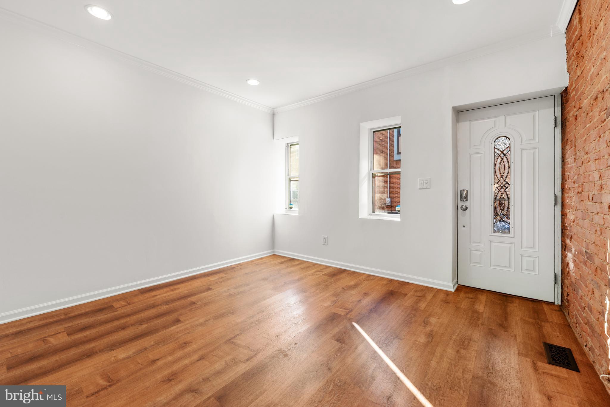 149 Pierce Street Philadelphia, PA 19148 - Photo 2 of 15 Living Room