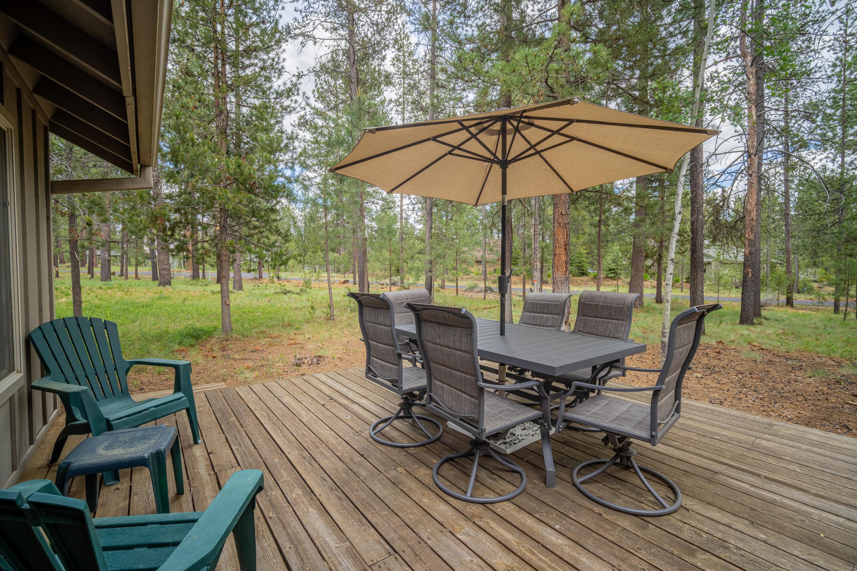 57655 Aspen Lane, Unit 2 Sunriver, OR 97707 - Photo 41 of 47 40 - Back Deck