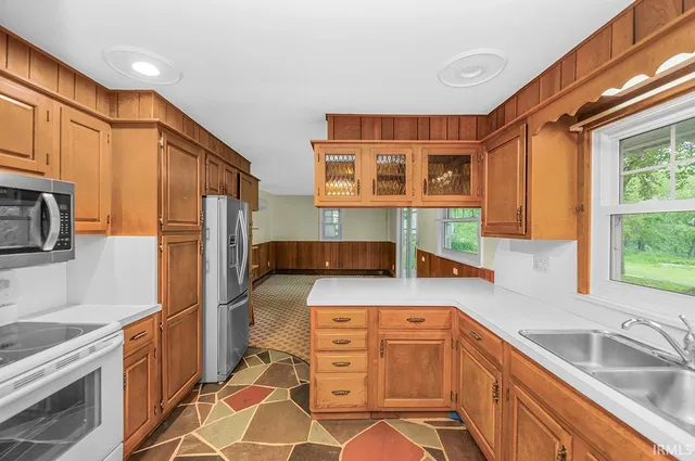 $359,000 | 20484 County Road 8, Bristol, IN 46507