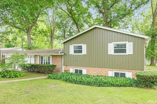 $359,000 | 20484 County Road 8, Bristol, IN 46507