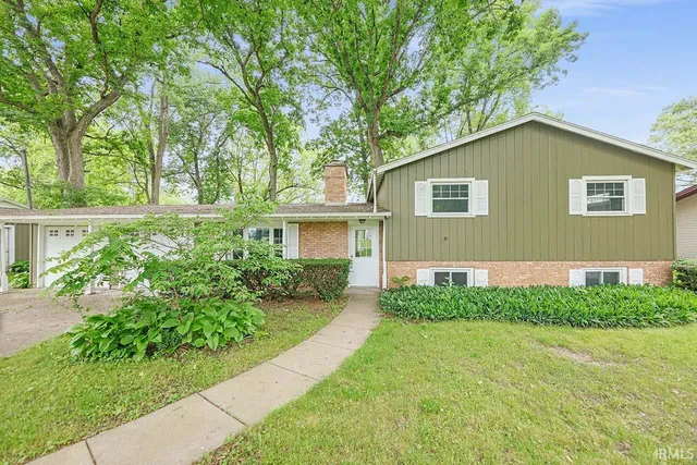 $359,000 | 20484 County Road 8, Bristol, IN 46507