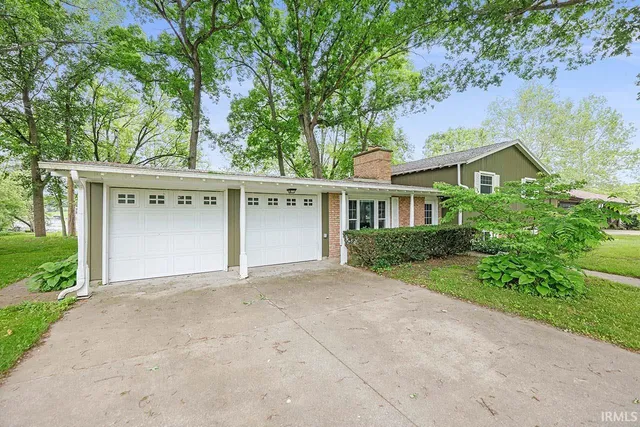 $359,000 | 20484 County Road 8, Bristol, IN 46507