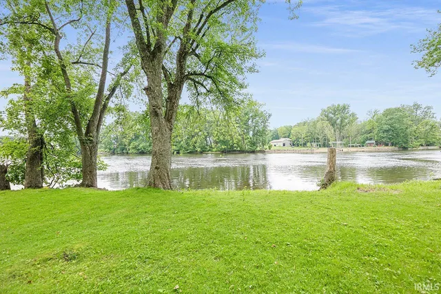 $359,000 | 20484 County Road 8, Bristol, IN 46507