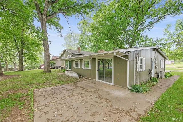 $359,000 | 20484 County Road 8, Bristol, IN 46507