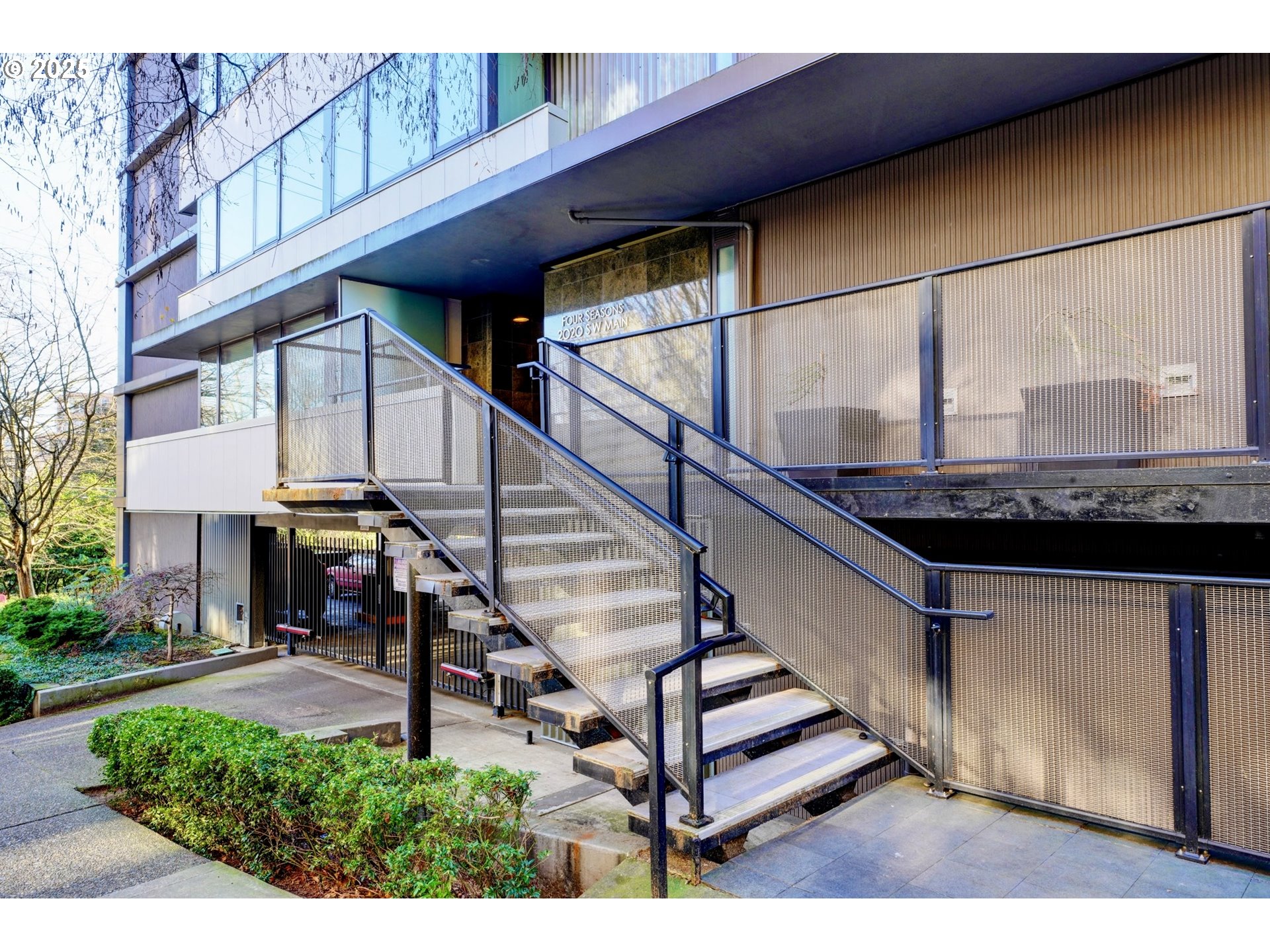 2020 Southwest Main Street, Unit 403 Portland, OR 97205 - Photo 2 of 25 Gallery Image 2