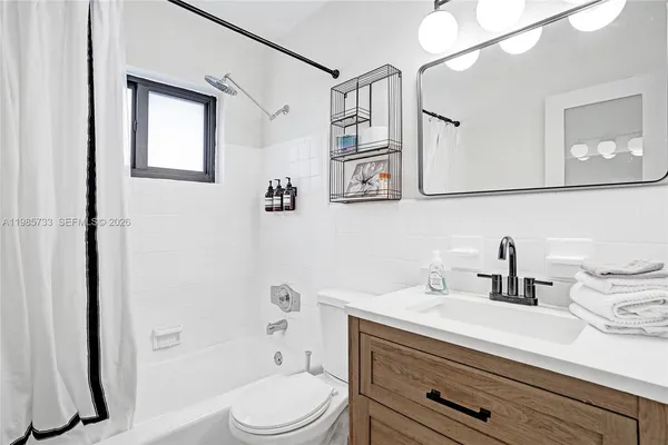 $2,000 | 754 Northeast 40th Street, Unit A, Fort Lauderdale, FL 33334
