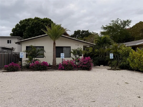 $2,000 | 754 Northeast 40th Street, Unit A, Fort Lauderdale, FL 33334
