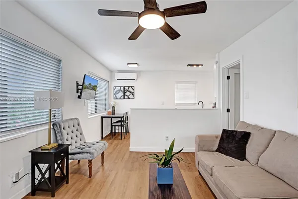 $2,000 | 754 Northeast 40th Street, Unit A, Fort Lauderdale, FL 33334