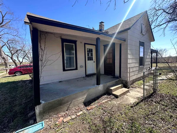 $30,000 | 545 Northeast Sardou Avenue, Topeka, KS 66608