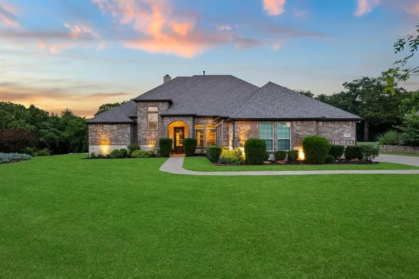 $799,999 | 1090 Stone Trail Lane, Cross Roads, TX 76227