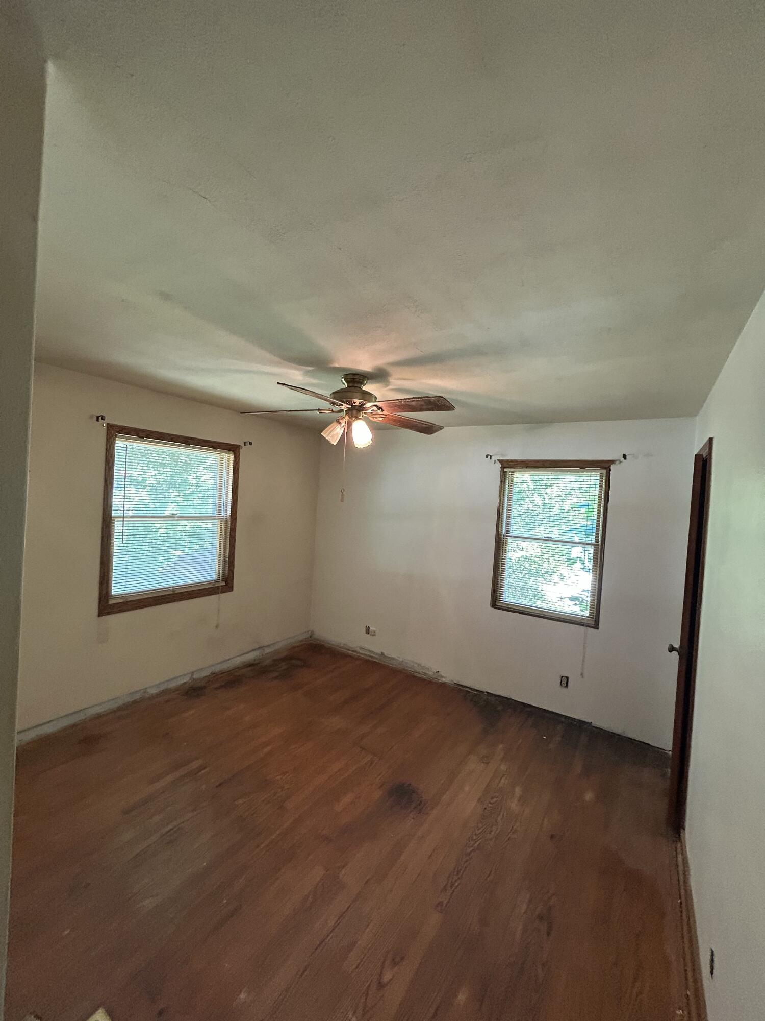 6845 Highway 31 Caledonia, WI 53402 - Photo 8 of 21 Spacious bedroom