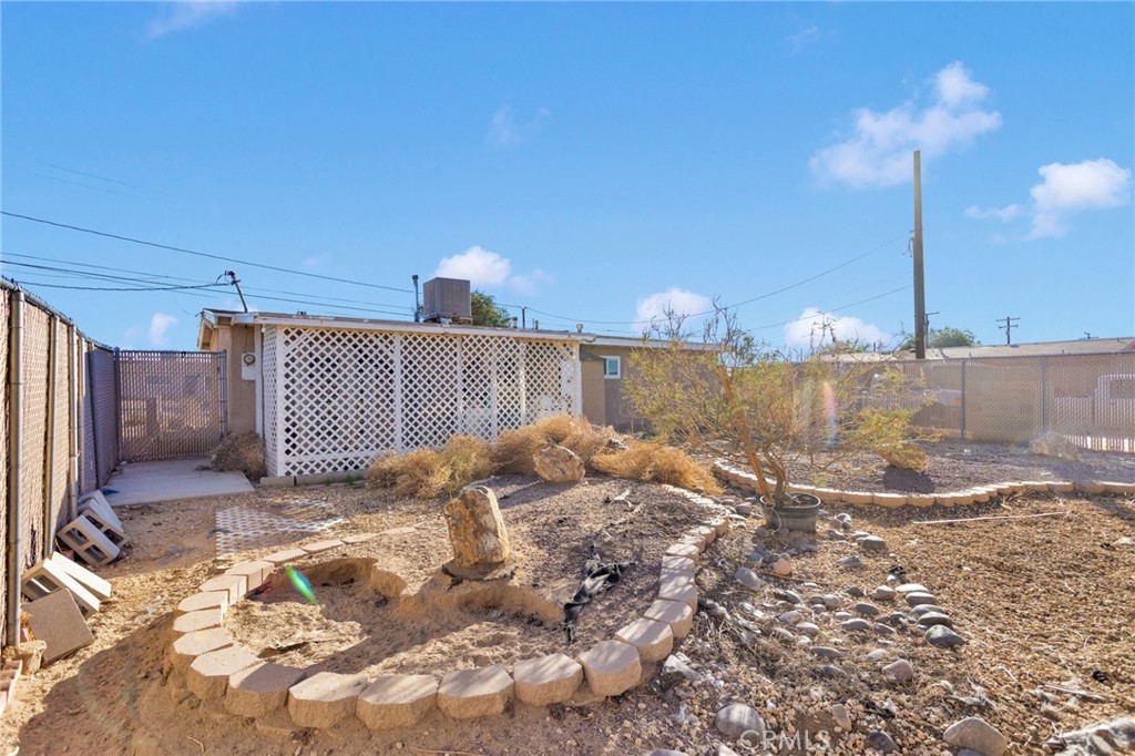 25488 Jade Road Barstow, CA 92311 - Photo 24 of 25 a view of a backyard