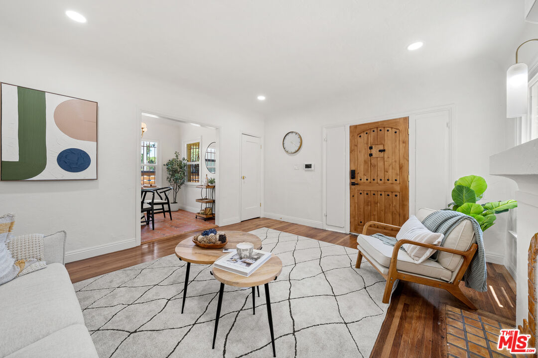 2939 Redondo Boulevard Los Angeles, CA 90016 - Photo 3 of 10