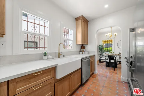 $549,000 | 2939 Redondo Boulevard, Los Angeles, CA 90016