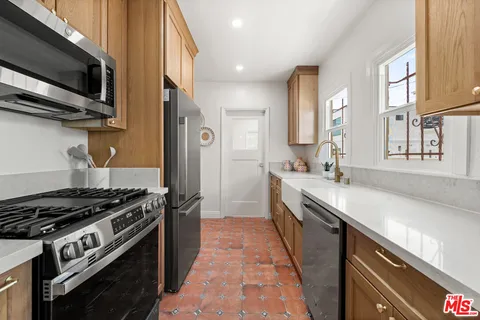 $549,000 | 2939 Redondo Boulevard, Los Angeles, CA 90016