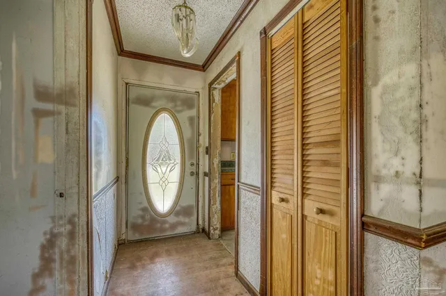 a view of a livingroom with painted walls