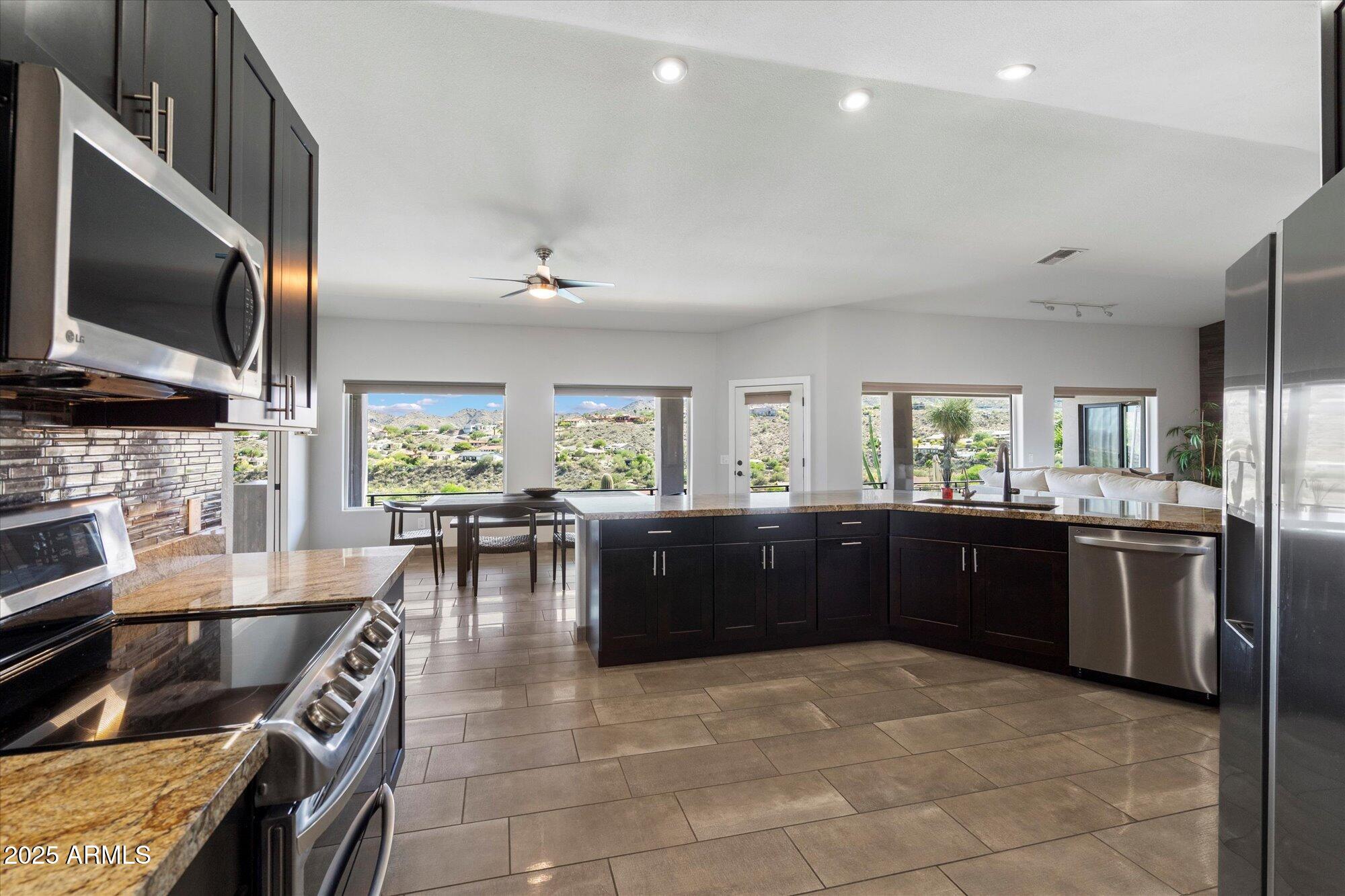 15031 Windyhill Road Fountain Hills, AZ 85268 - Photo 10 of 34 04-87952583