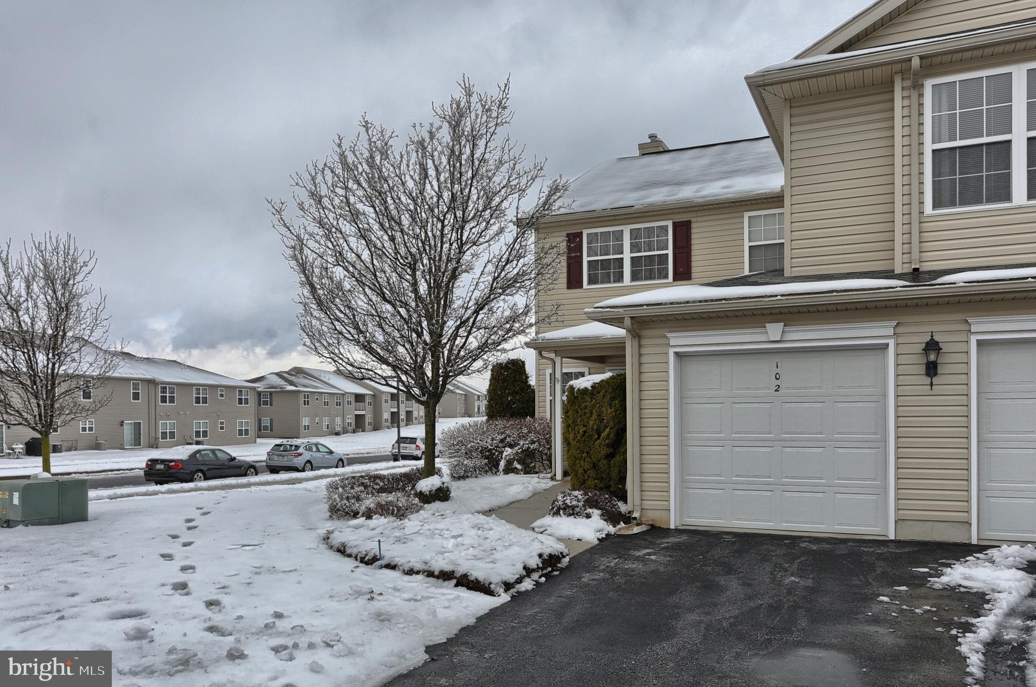 102 Sparrow Road Hummelstown, PA 17036 - Photo 2 of 37 Gallery Image 2