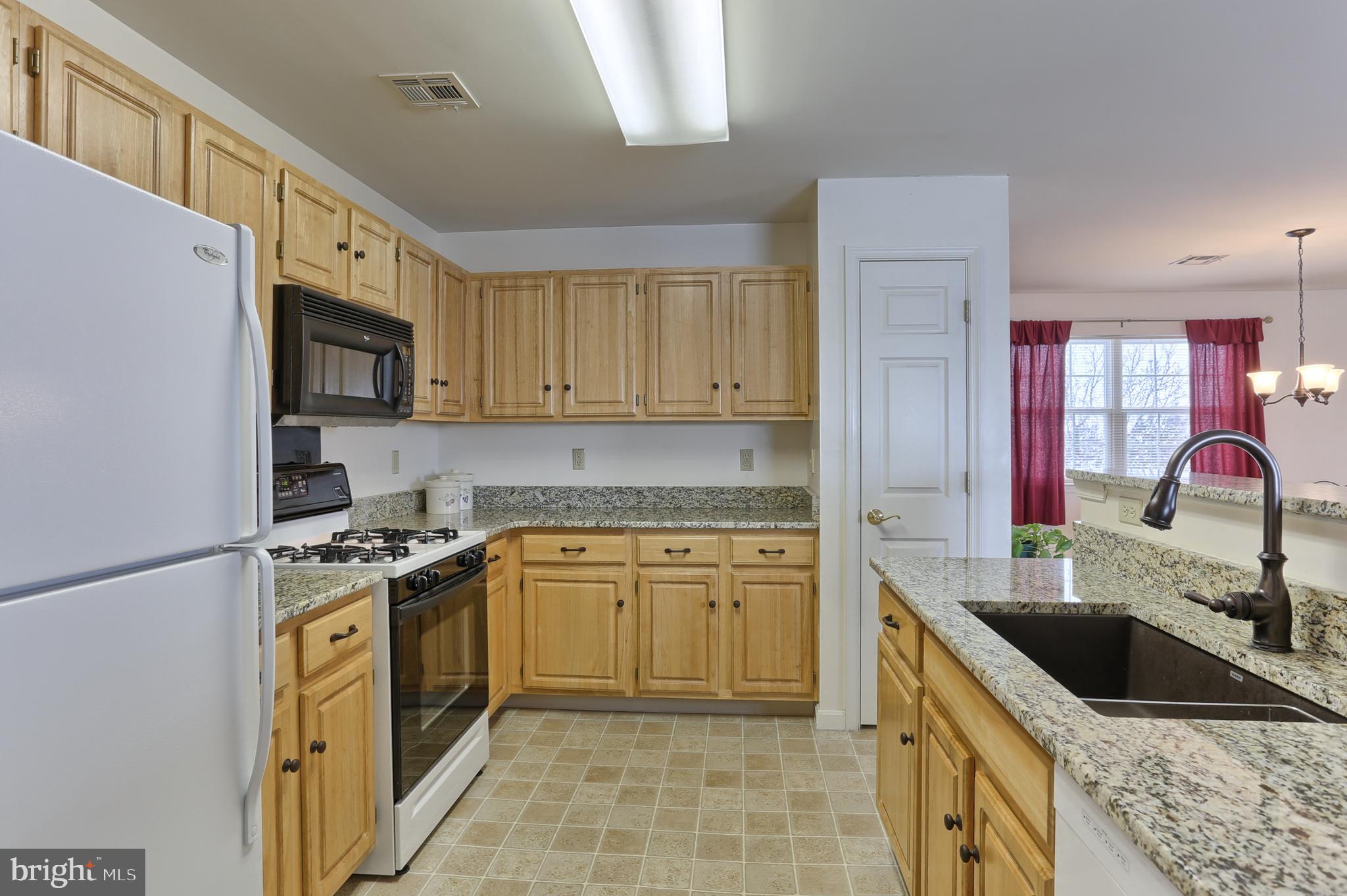 102 Sparrow Road Hummelstown, PA 17036 - Photo 4 of 37 Gallery Image 4