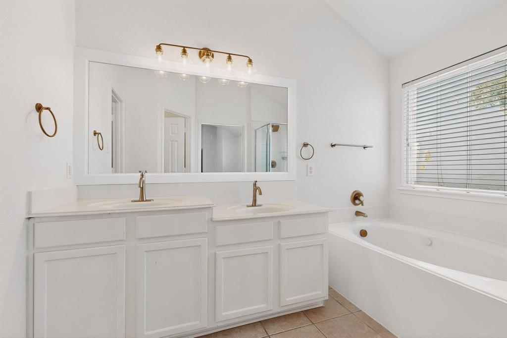 12047 Del Rio Drive Frisco, TX 75035 - Photo 15 of 29 Master Bathroom
