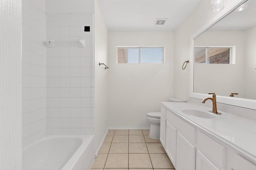 12047 Del Rio Drive Frisco, TX 75035 - Photo 20 of 29 Secondary Bathroom