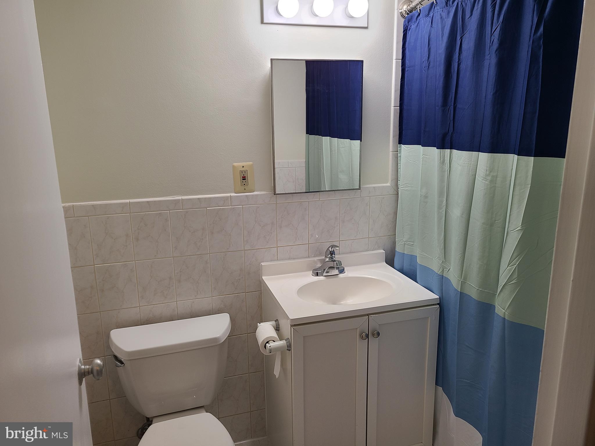 3601 Wisconsin Avenue Northwest, Unit 204 Washington, DC 20016 - Photo 8 of 11 a bathroom with a toilet sink and mirror