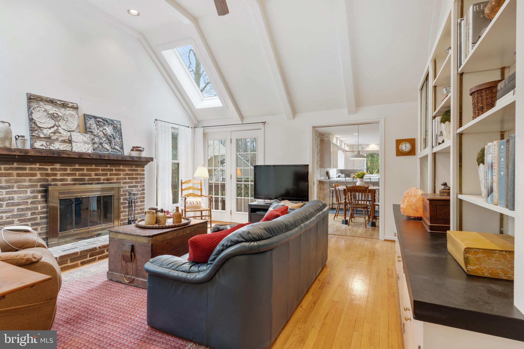 407 Round Hill Road Wayne, PA 19087 - Photo 12 of 39 FAMILY ROOM