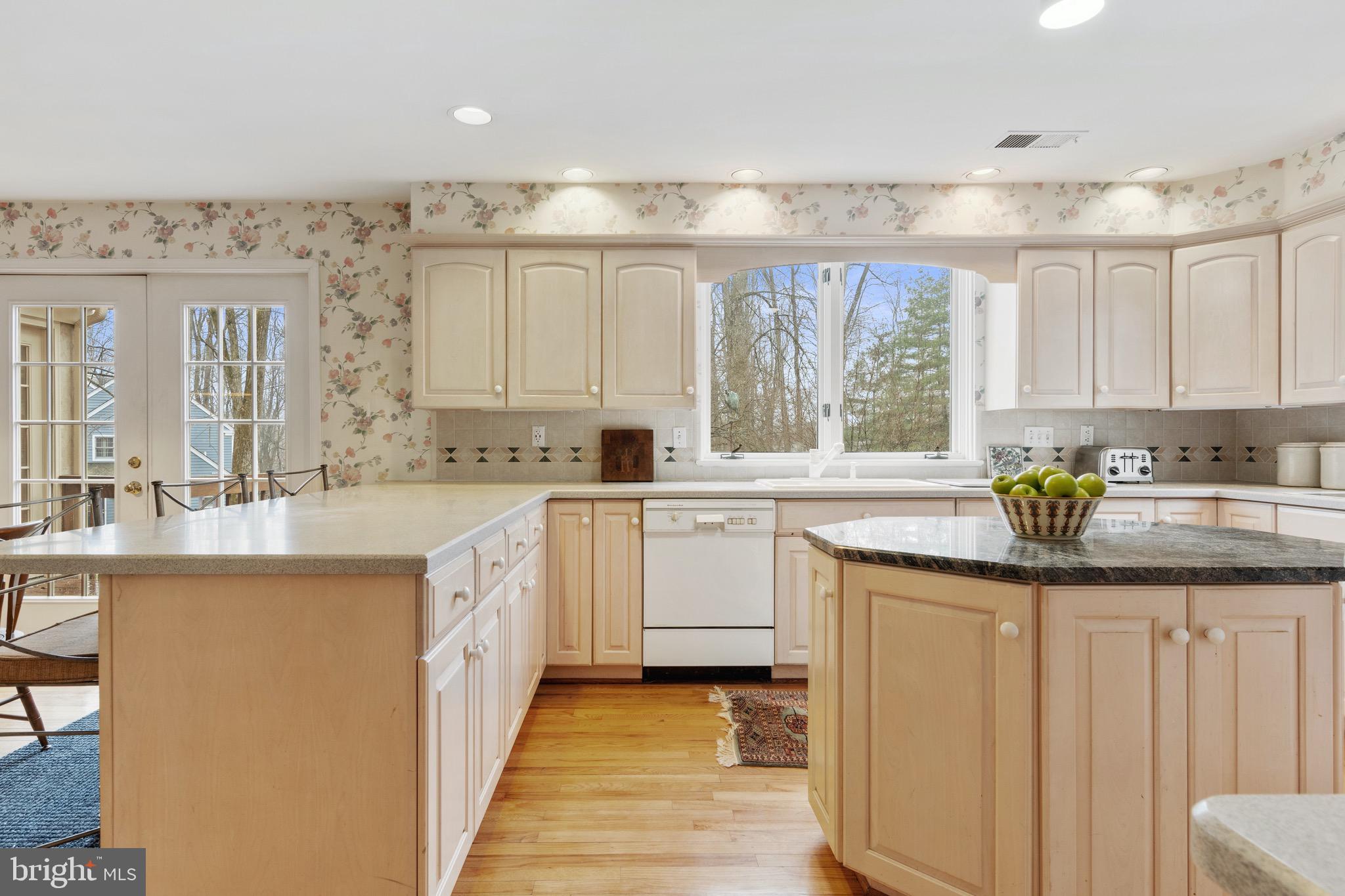 407 Round Hill Road Wayne, PA 19087 - Photo 17 of 39 KITCHEN