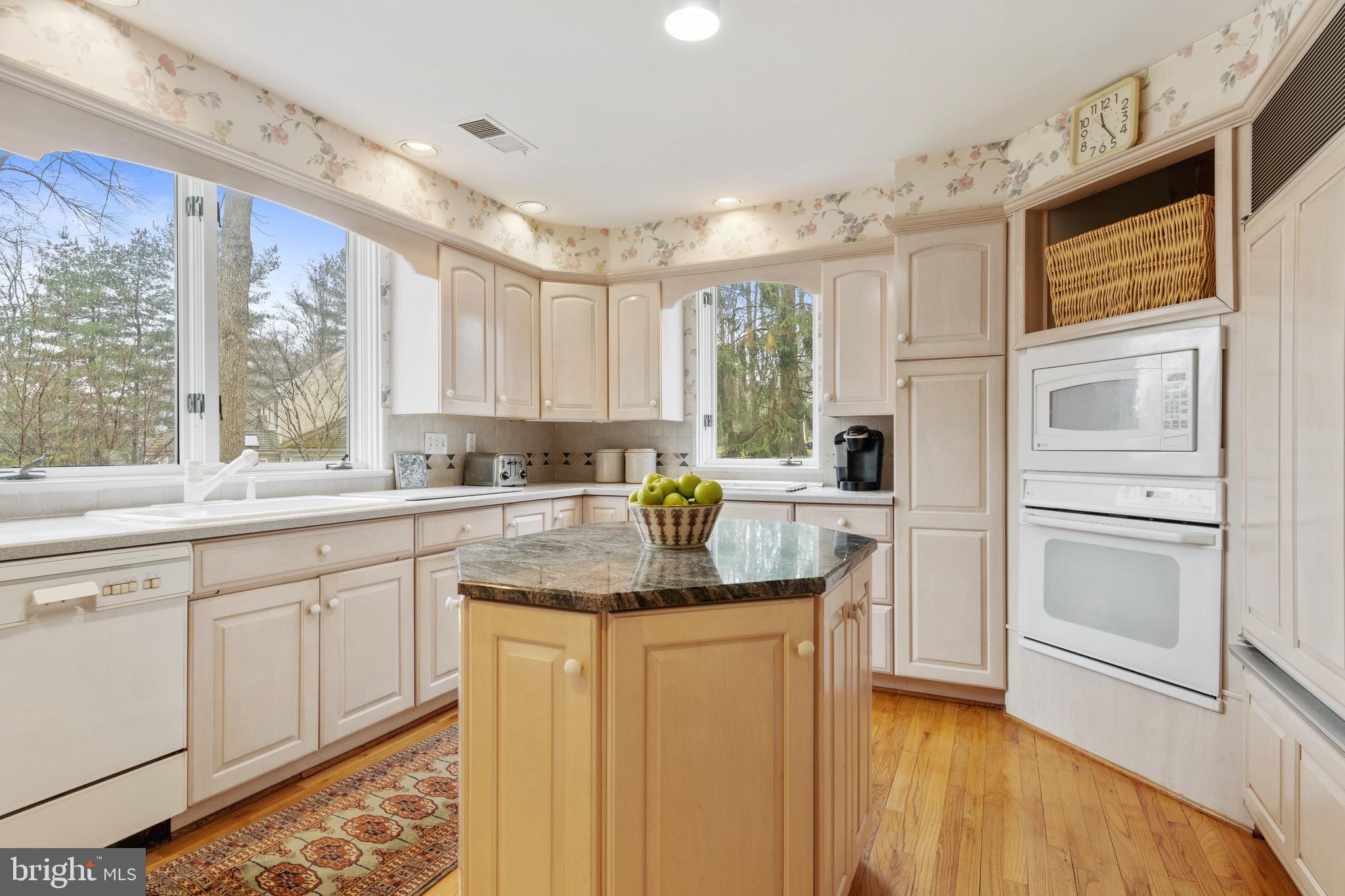 407 Round Hill Road Wayne, PA 19087 - Photo 18 of 39 KITCHEN