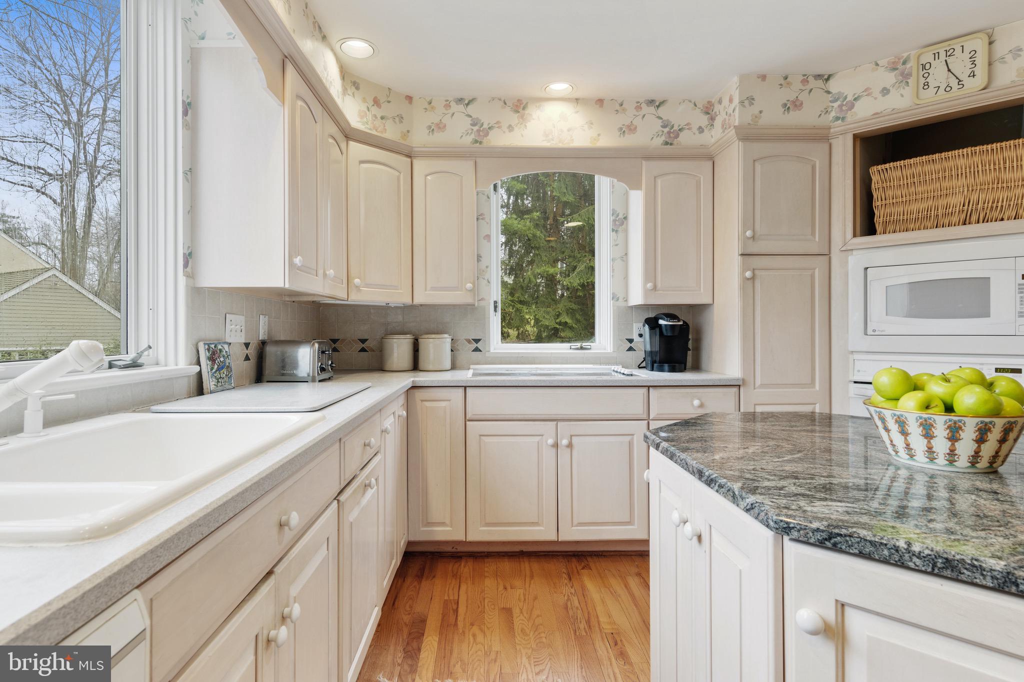 407 Round Hill Road Wayne, PA 19087 - Photo 19 of 39