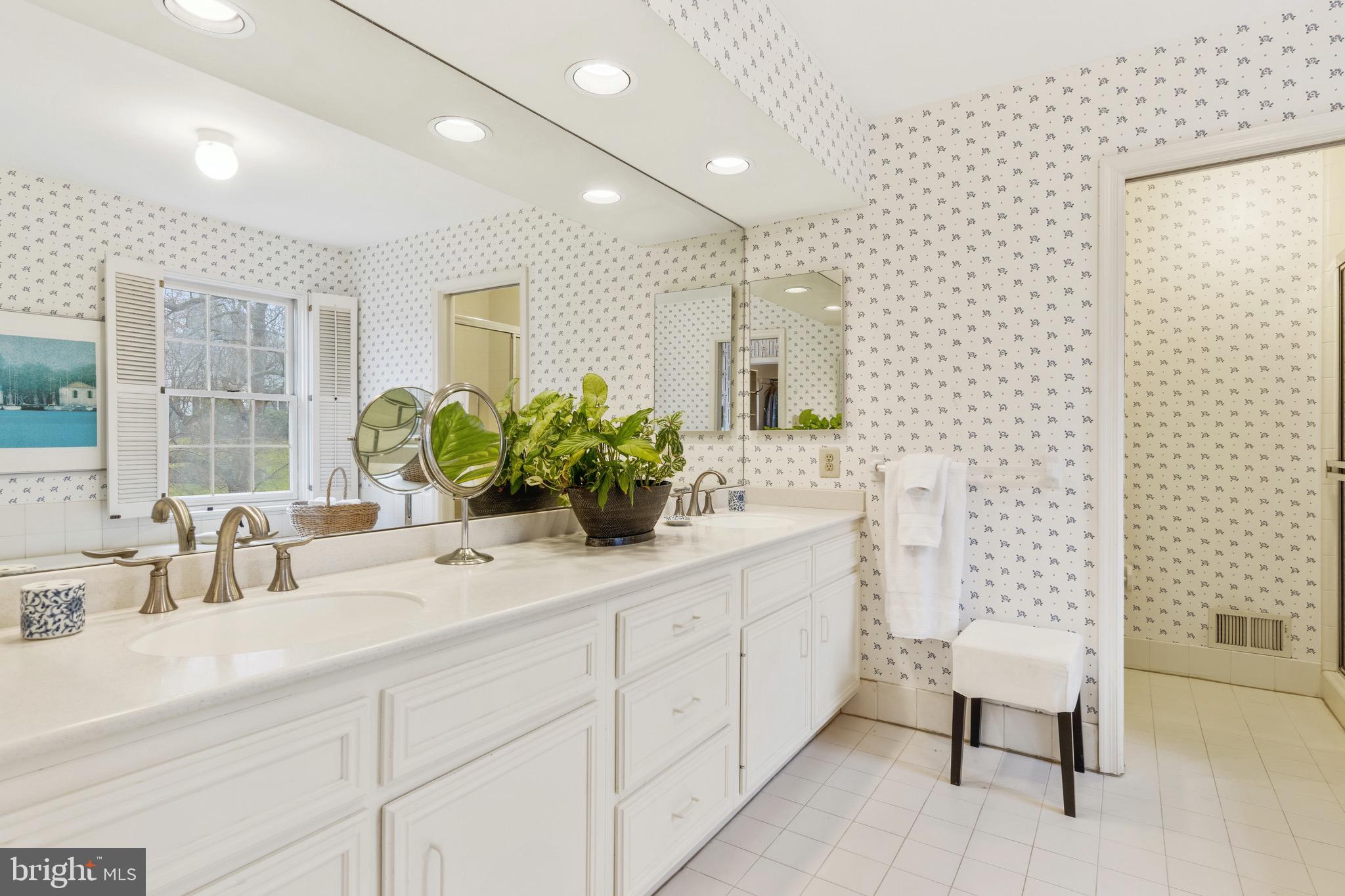 407 Round Hill Road Wayne, PA 19087 - Photo 25 of 39 MASTER BATHROOM