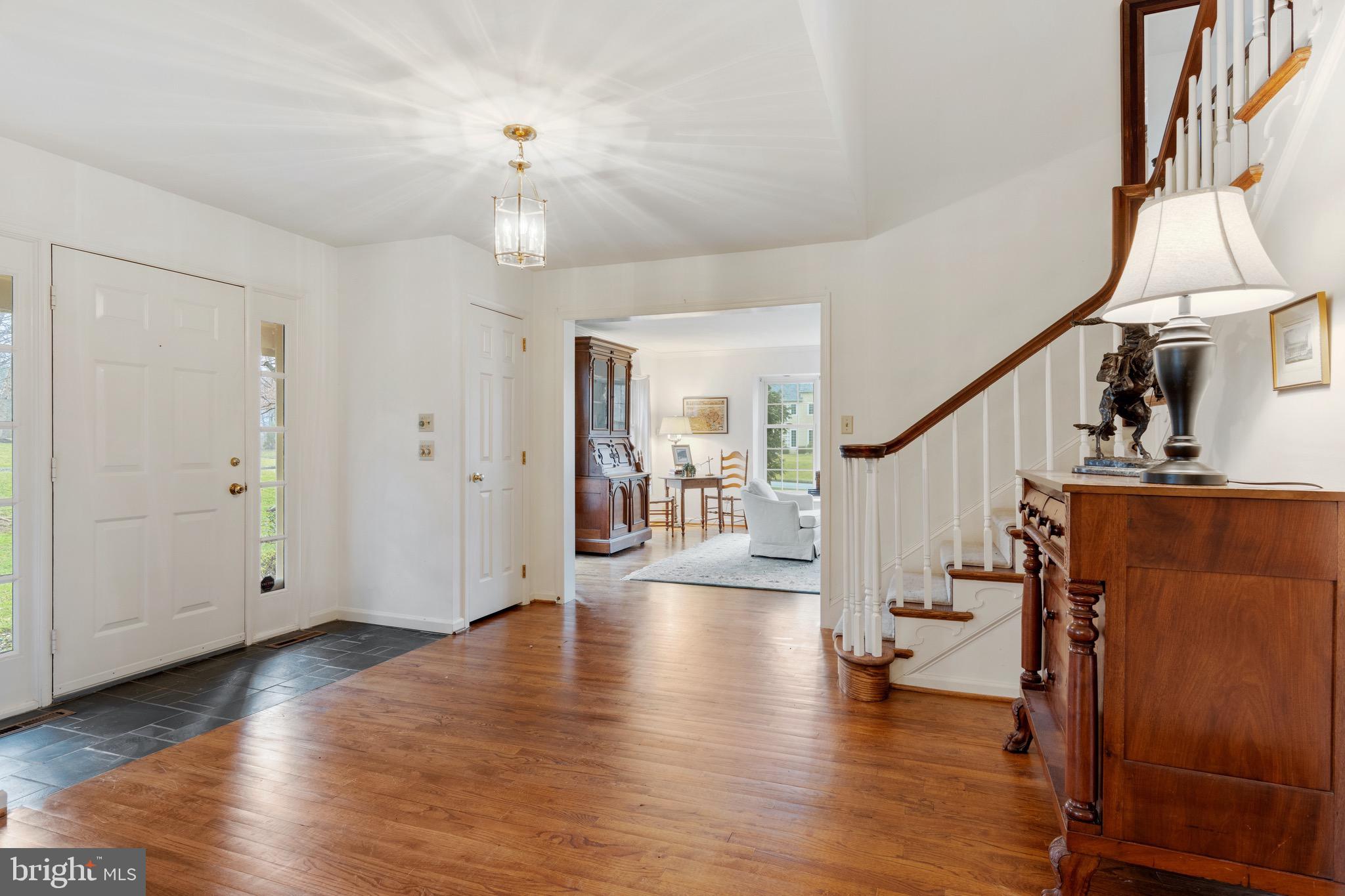 407 Round Hill Road Wayne, PA 19087 - Photo 4 of 39 FOYER