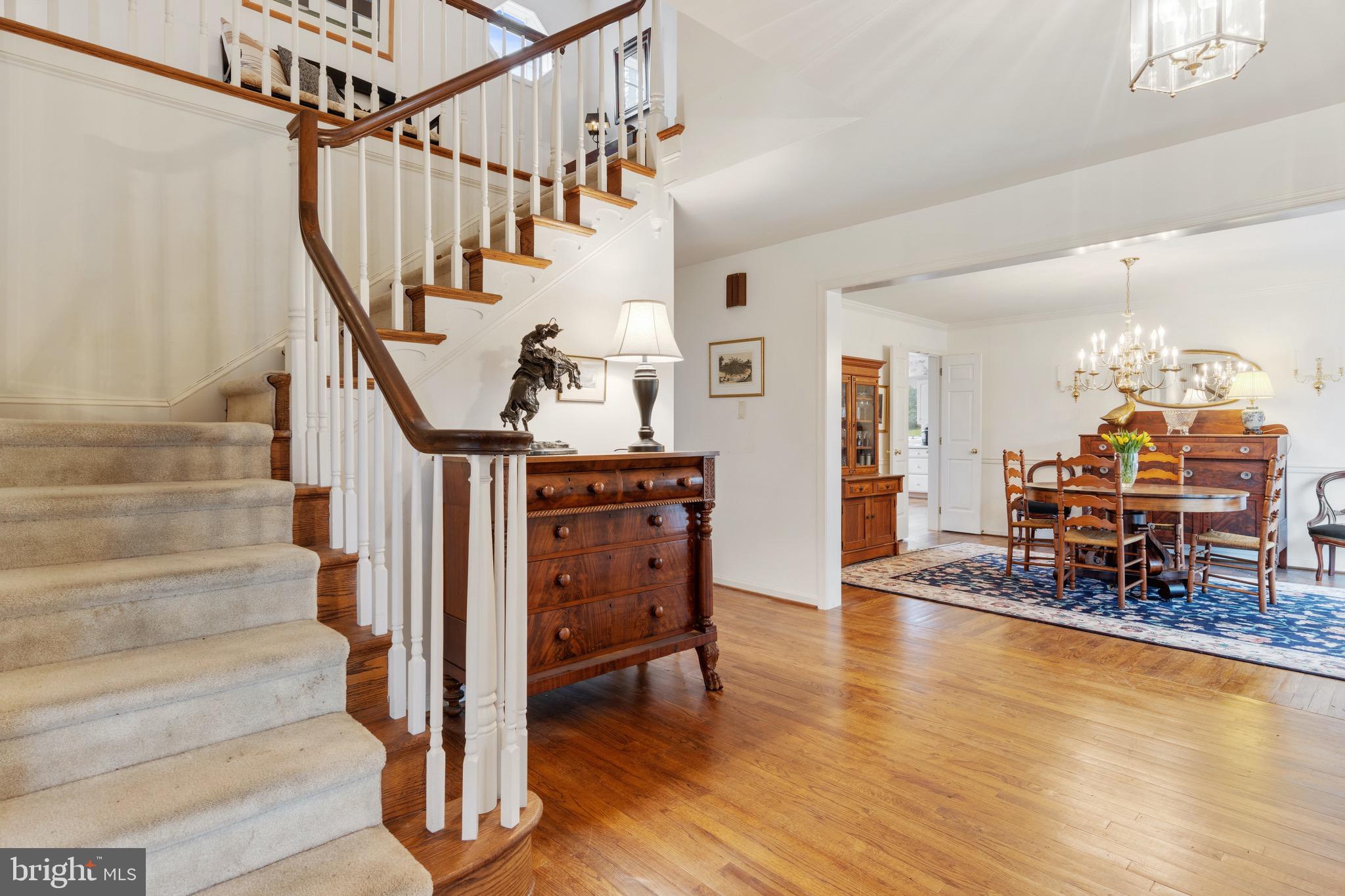 407 Round Hill Road Wayne, PA 19087 - Photo 5 of 39