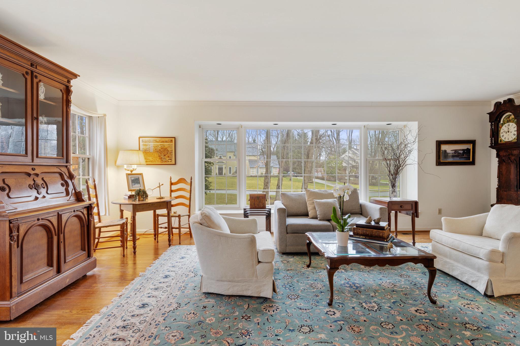 407 Round Hill Road Wayne, PA 19087 - Photo 6 of 39 LIVING ROOM