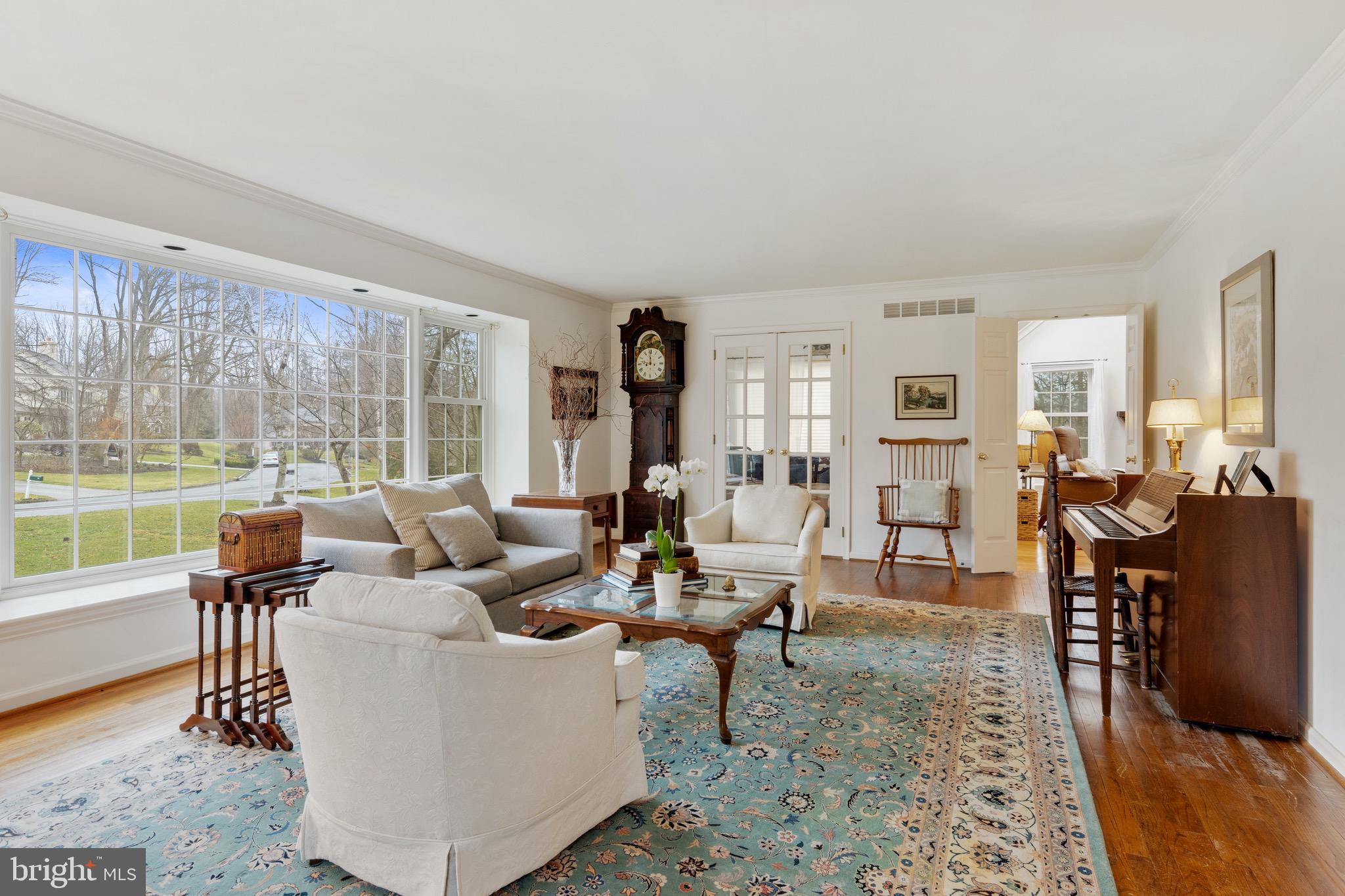 407 Round Hill Road Wayne, PA 19087 - Photo 7 of 39 LIVING ROOM