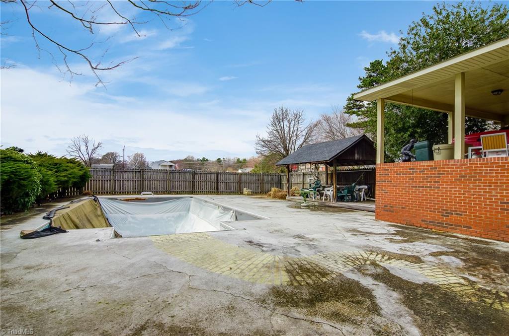 1610 Bunker Hill Sandy Ridge Road Kernersville, NC 27284 - Photo 21 of 27 Large pool cement patio