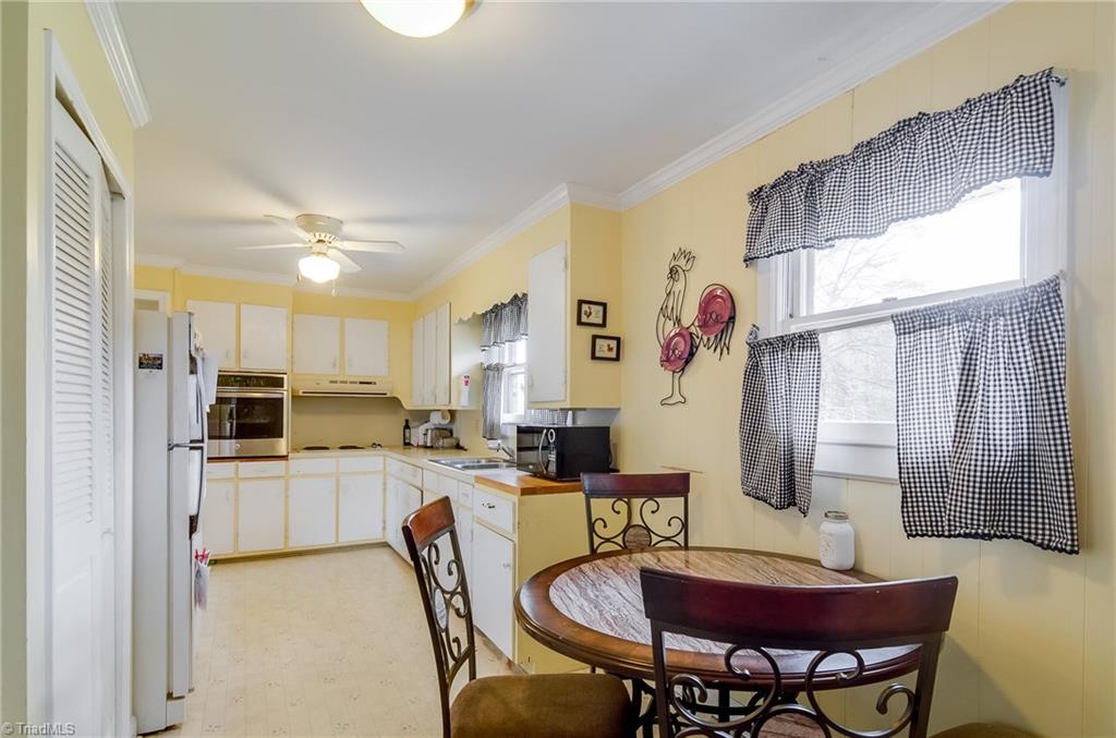 1610 Bunker Hill Sandy Ridge Road Kernersville, NC 27284 - Photo 7 of 27 Kitchen with large pantry