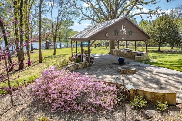 a view of a house with backyard and sitting area