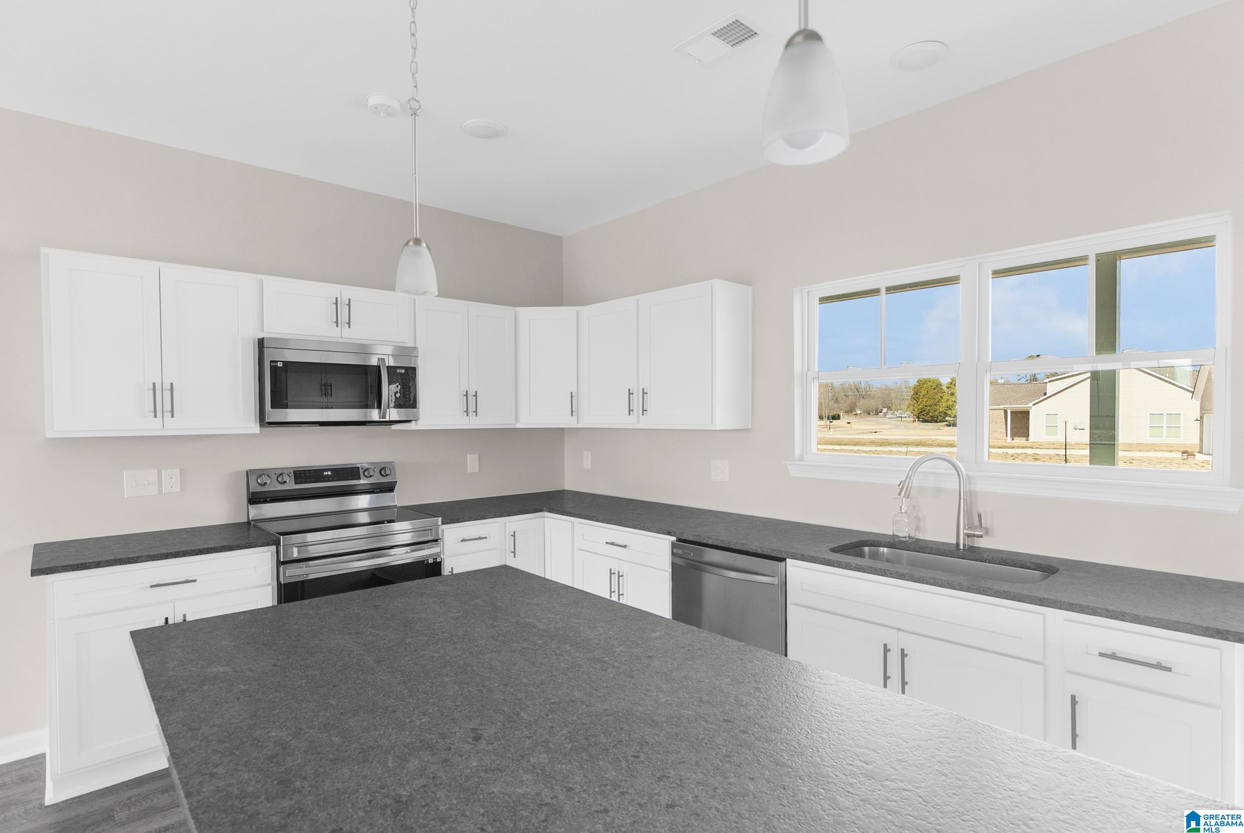 212 Crocker Road Odenville, AL 35120 - Photo 4 of 19