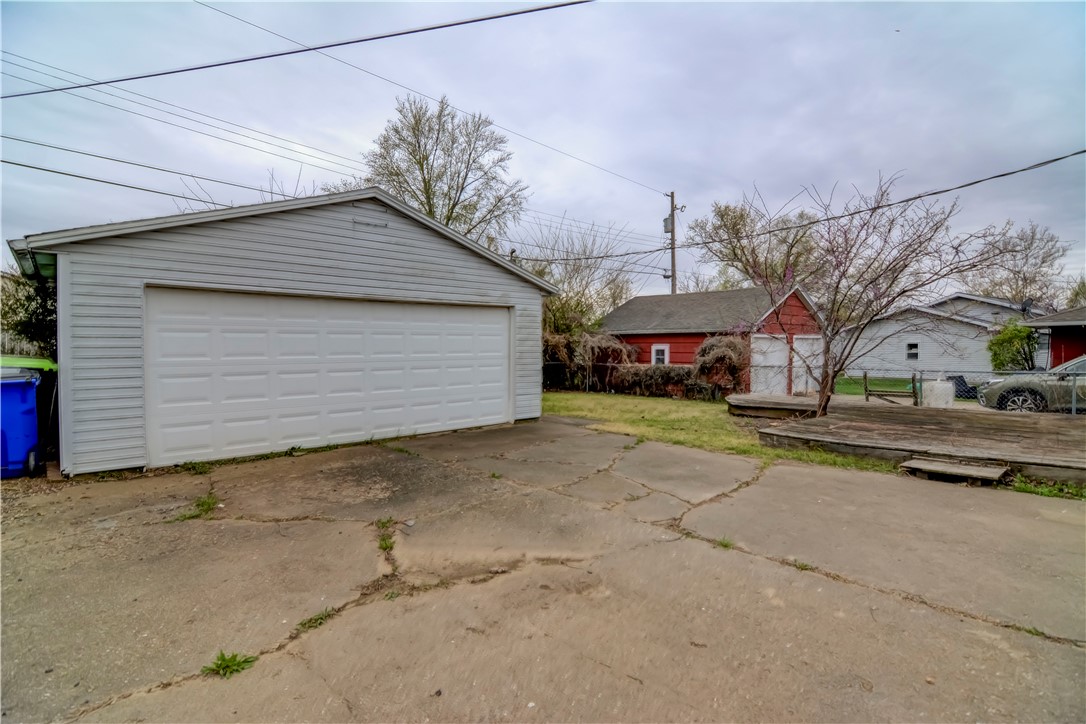 11 Meadow Terrace Drive Decatur, IL 62521 - Photo 20 of 23 Garage