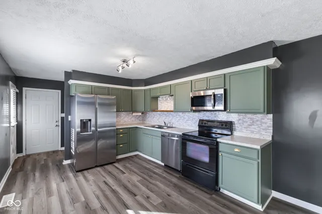 $234,900 | 230 Parkview Drive, Whiteland, IN 46184