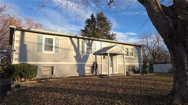 $350,000 | 900 North Walker Lane, Olathe, KS 66061