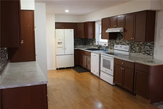 $350,000 | 900 North Walker Lane, Olathe, KS 66061