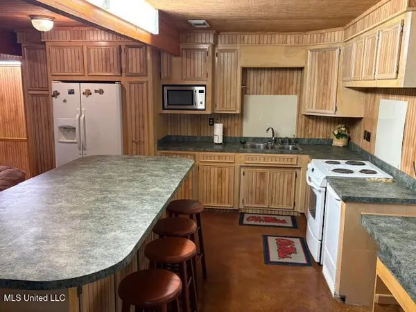 $689,000 | 2100 Harperville Road, Forest, MS 39074