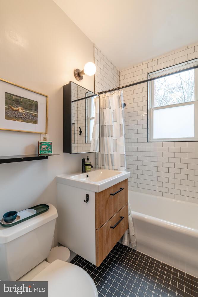 2801 Adams Mill Road Northwest, Unit 210 Washington, DC 20009 - Photo 11 of 24 Bath