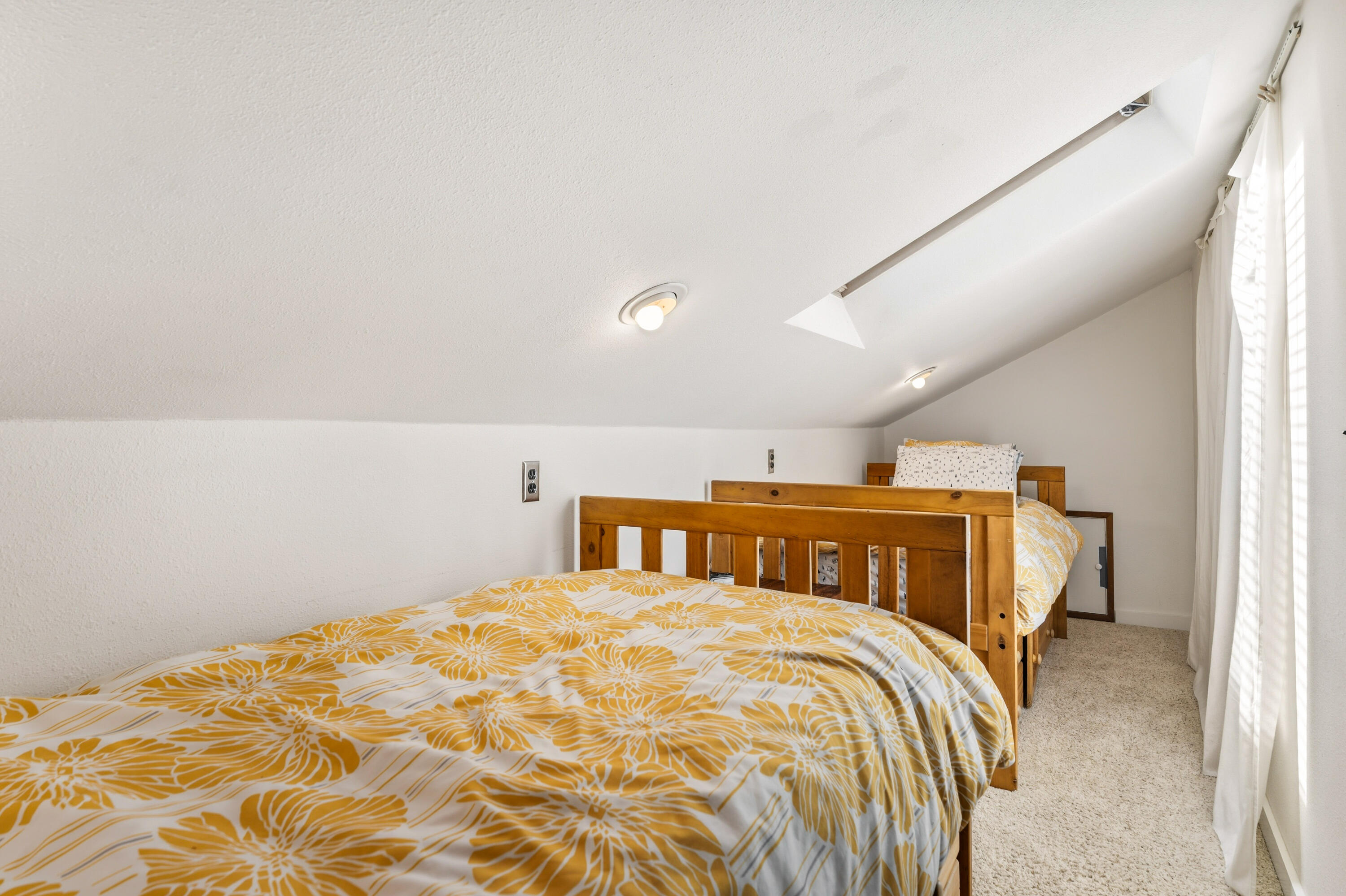 17866 Grouse Lane, Unit 3 Sunriver, OR 97707 - Photo 24 of 61 a bedroom with a bed and a window