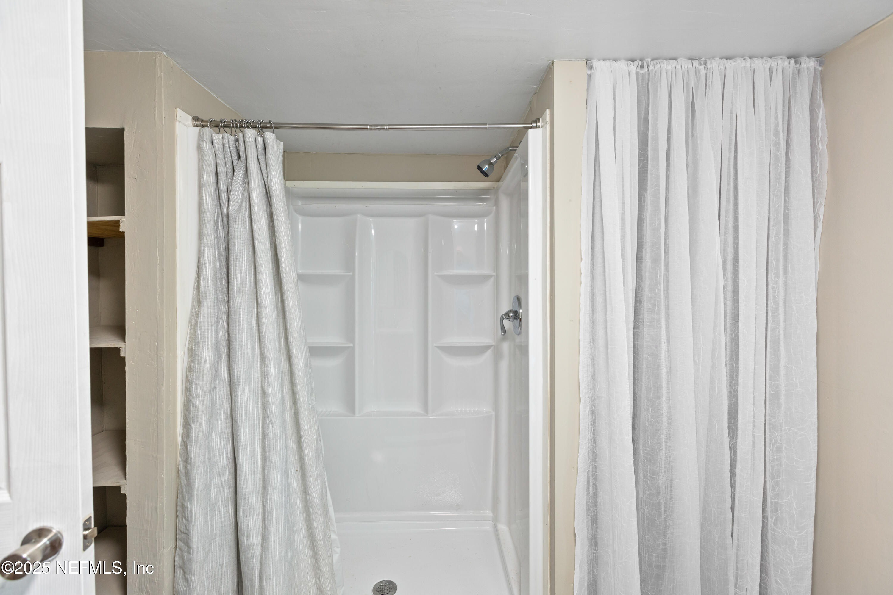 6398 Cascade Drive Keystone Heights, FL 32656 - Photo 25 of 31 a bathroom with a shower and a curtain