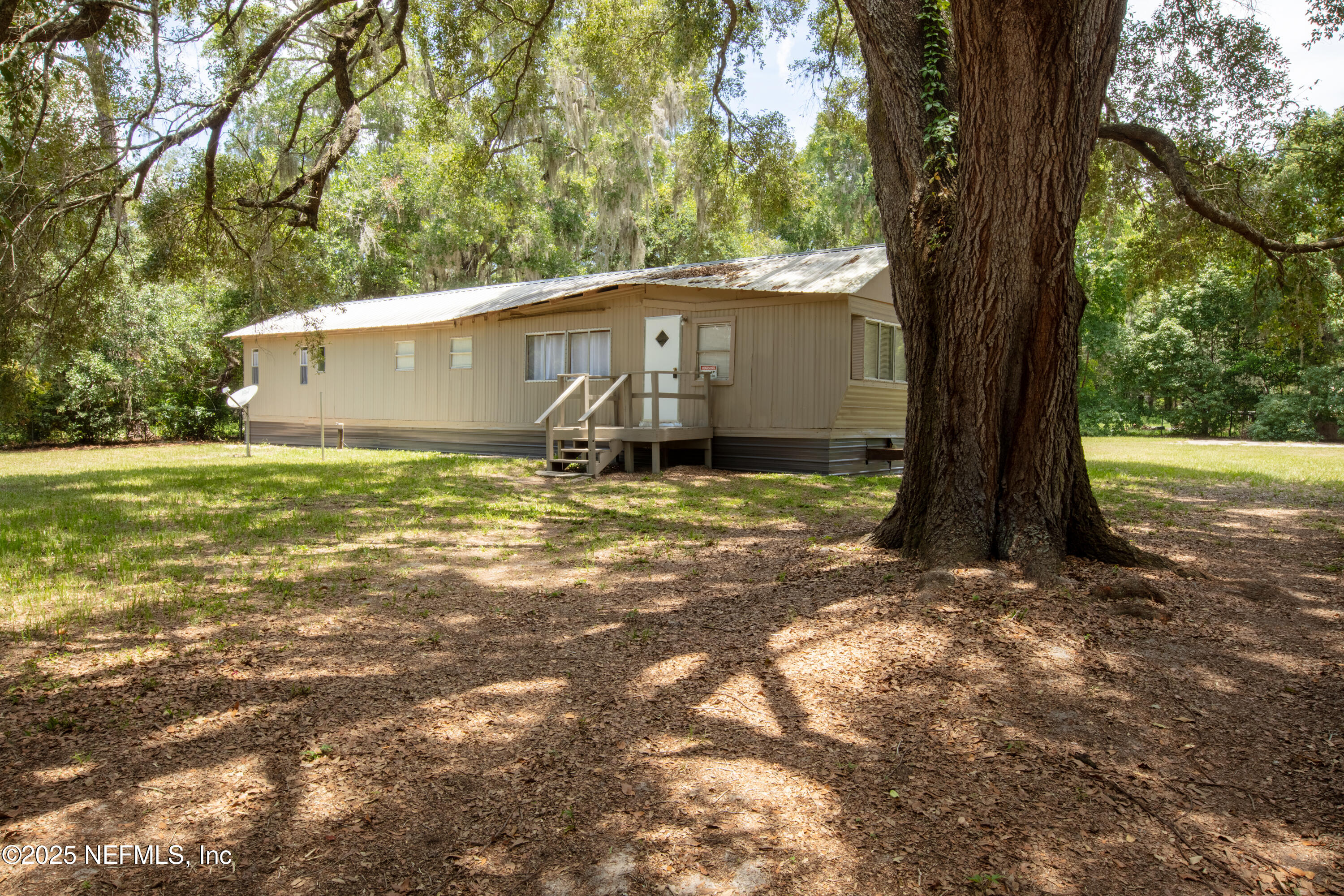 6398 Cascade Drive Keystone Heights, FL 32656 - Photo 4 of 31 a view of a house with a tree in the background